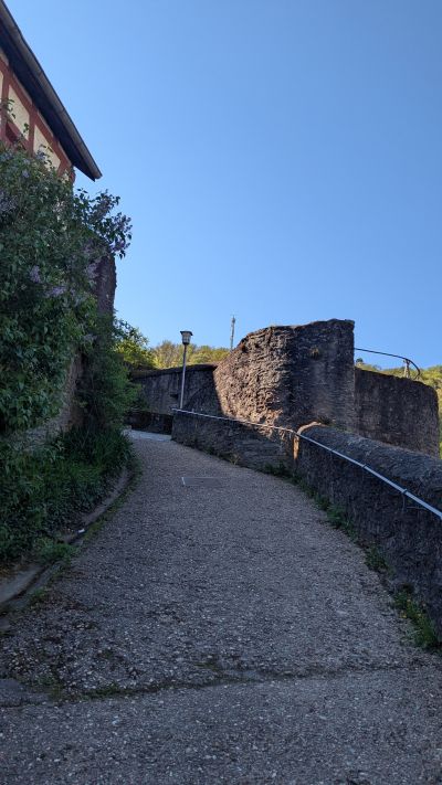 Westseite weiter nach oben