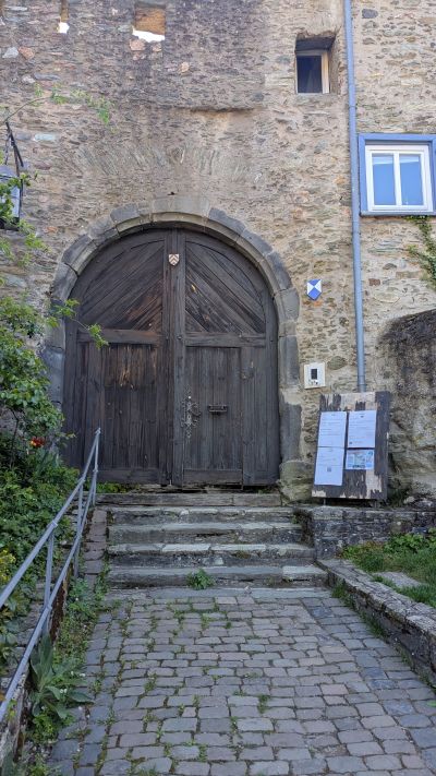 Westseite durchs Tor