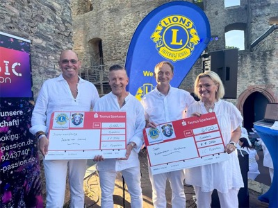 Übergabe der Spenden an das Hospiz und die Tafel
