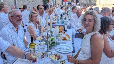 mit Liebe gestalteter Tisch