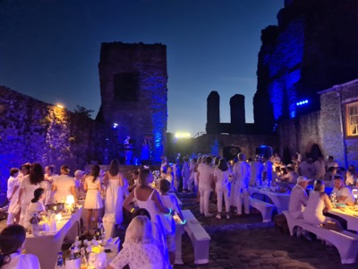 Nacht-Party-Stimmung beim Diner-En-Blanc