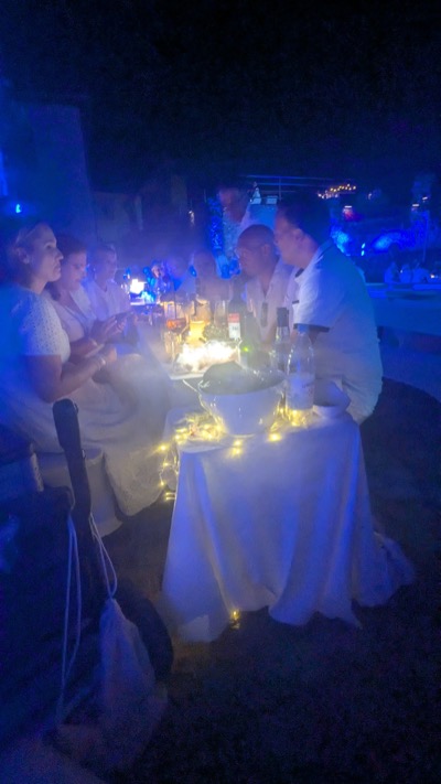 Eine Traumtafel eingetaucht in Lichter
